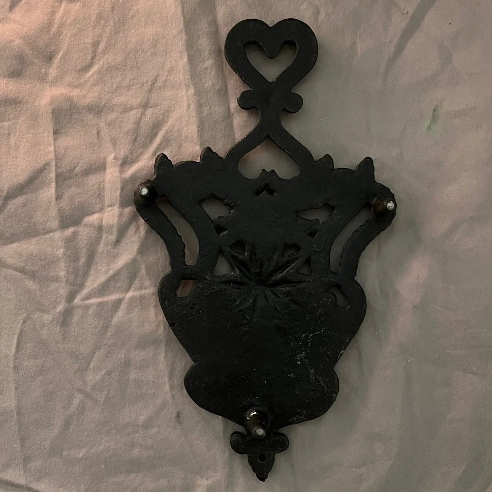 Vintage Cast Iron Black Footed Trivet Sunburst Starburst w/ Heart Handle 8.25
